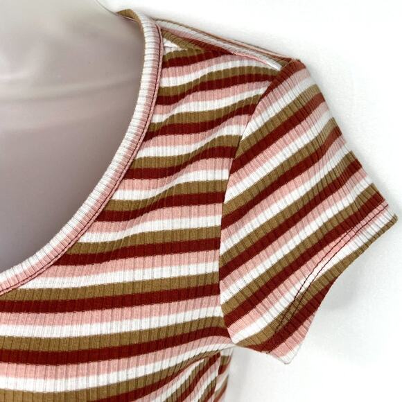 Belle Du Jour Stripe O-Ring Zipper Crop Top - Picture 3 of 8